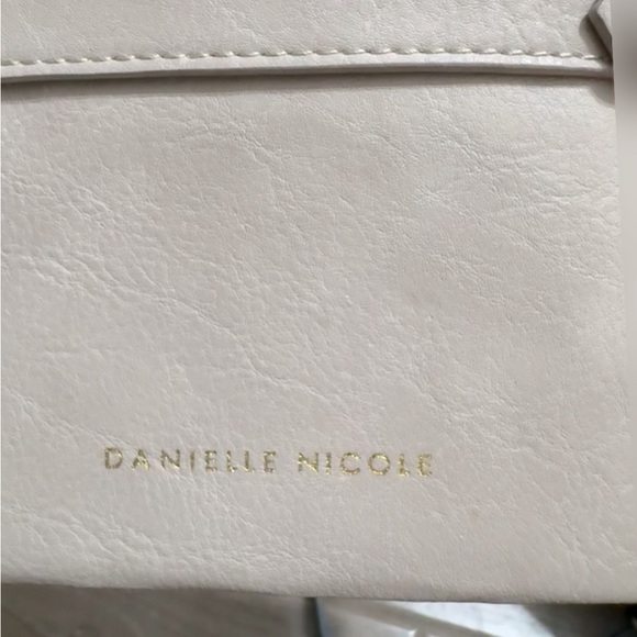 Chic Danielle Nicole Envelope Portfolio Clutch in nude/taupe /gold hardware - Picture 6 of 9
